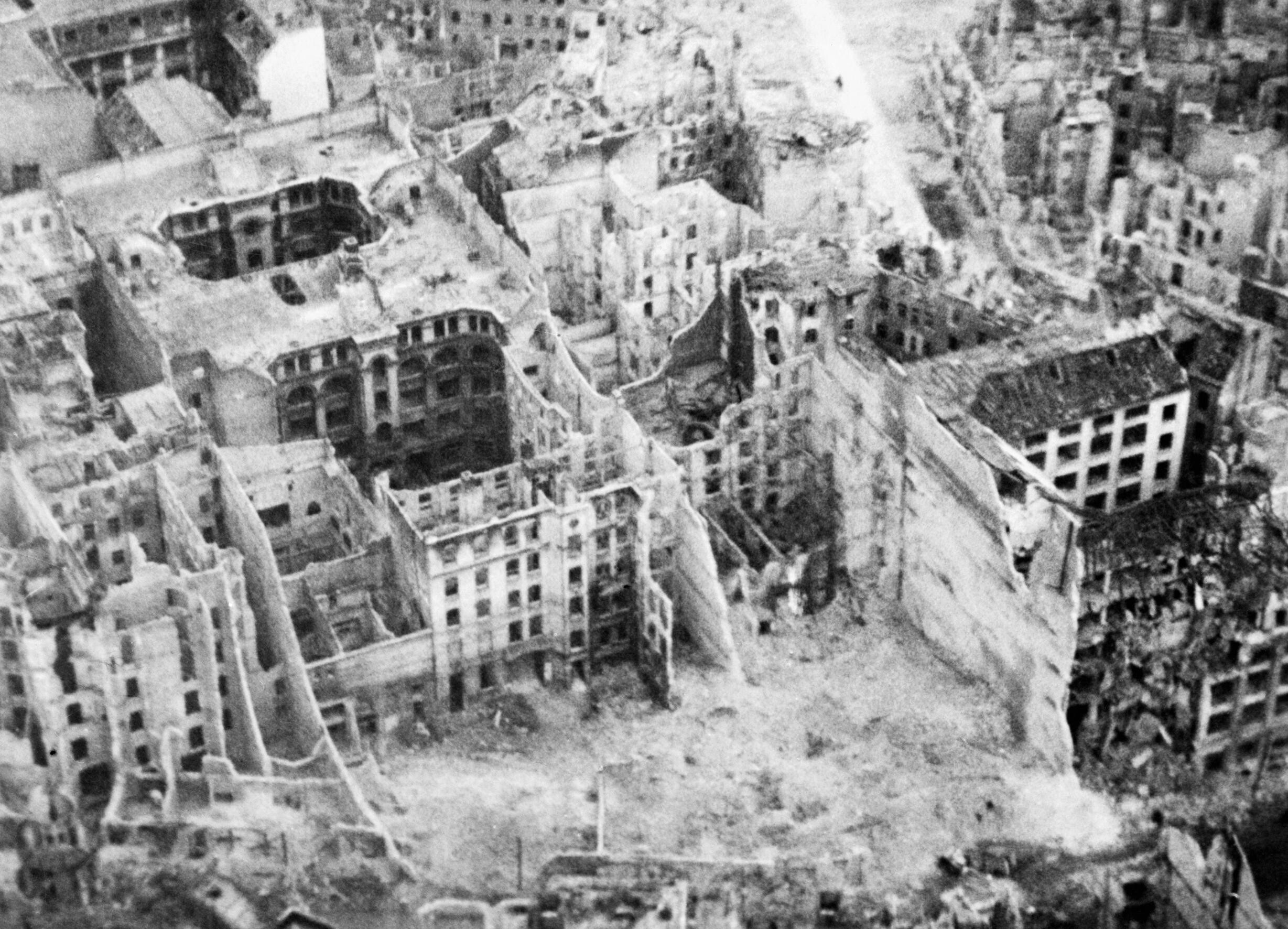 Берлин после бомбежки 1945